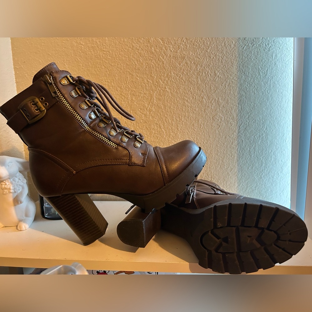 Brown Boot - Picture 2 of 2